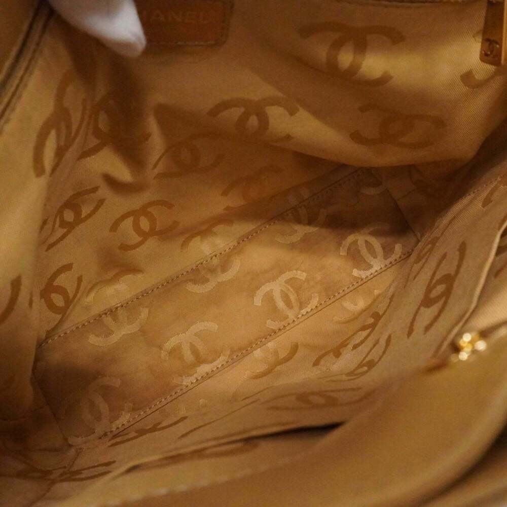 CHANEL Cream Lambskin Leather Tote Bag - Picture 4 of 14
